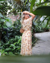 Lataa kuva Galleria-katseluun, Tramontana Dress Palm Tropics Print, Print Neutrals / Beige trooppinen printti