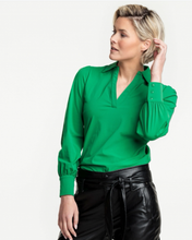 Lataa kuva Galleria-katseluun, Tramontana pitkähihainen V-pääntiepusero, Travel Solid Shirt, Green